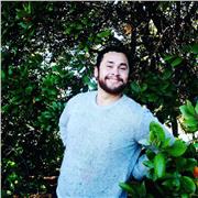 Profesional en el área de la educación para niño y gente adulta de manera onlie